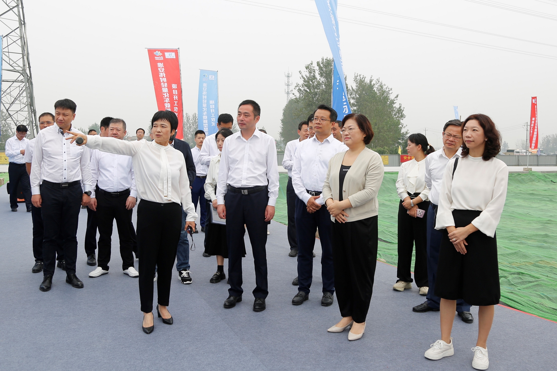 淮安lehu国际乐虎官网轻量化车载新型显示组件项目开工建设3.JPG